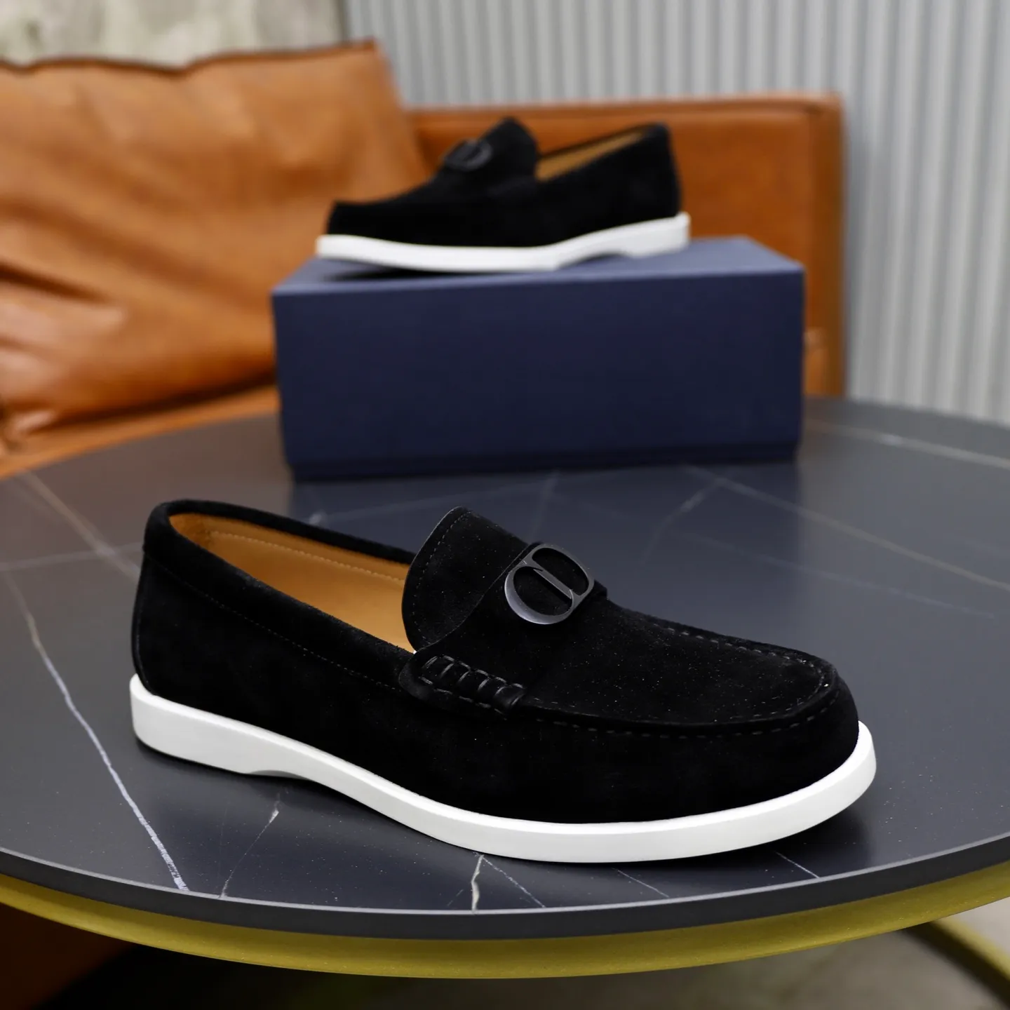 Ex-factory price: 560🙅‍♂️🙅‍♂️🙅‍♂️ Brand: Dior DIOR Standard code: Men's code 38/44 (45 can be customized) Grade: Same as the official website Material: Original cowhide stitching, cowhide lining, original TPU wear-resistant soft outsole Style categories: Leisure and sports version, footwear for driving, young fashion, European and American trends, British style Color: actual picture color